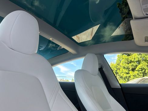 Used 2023 Tesla Model 3 Standard Range image 16