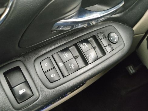 Used 2018 Dodge Grand Caravan SXT FWD image 27