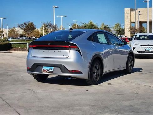 New 2026 Toyota Prius LE FWD image 4
