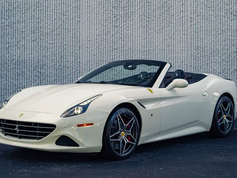 Used 2017 Ferrari California T RWD image 1