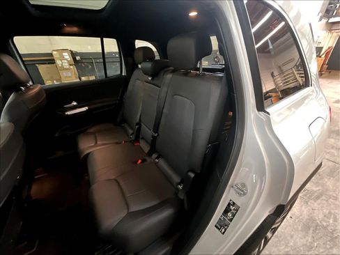 Used 2020 Mercedes-Benz GLB 250 4MATIC image 27