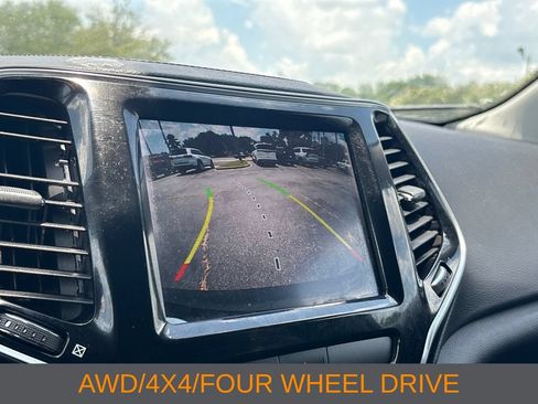 Used 2019 Jeep Cherokee Limited AWD/4WD image 15