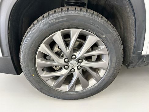 Used 2025 Buick Enclave Preferred AWD/4WD image 37
