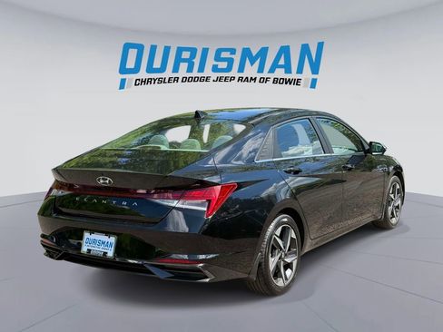 Used 2022 Hyundai Elantra SEL w/ Convenience + Premium Package FWD image 2