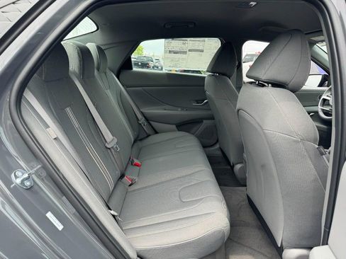 Used 2025 Hyundai Elantra SEL image 5