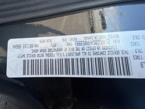 Used 2017 Dodge Grand Caravan SE image 26