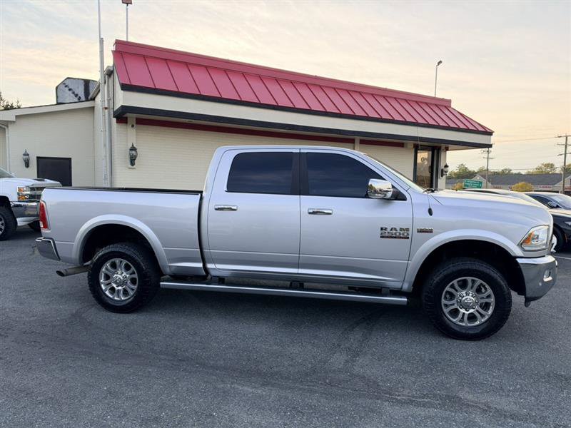 Used 2018 RAM 2500 Laramie w/ Convenience Group AWD/4WD image 4