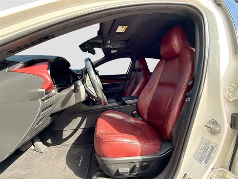 Used 2020 MAZDA MAZDA3 Premium image 23