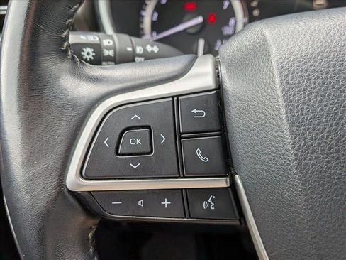 Used 2022 Toyota Highlander XLE AWD/4WD image 16