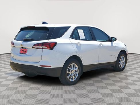 Used 2023 Chevrolet Equinox LS FWD image 4