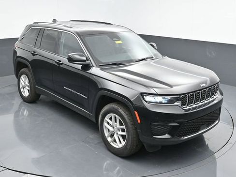 Used 2024 Jeep Grand Cherokee Laredo X AWD/4WD image 31