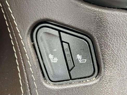 Used 2019 Chevrolet Tahoe LT w/ Luxury Package RWD image 26