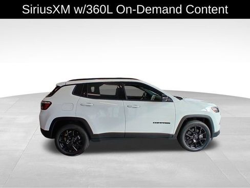 New 2026 Jeep Compass Latitude image 7
