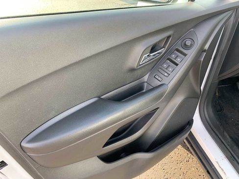 Certified 2022 Chevrolet Trax LT w/ LT Convenience Package image 20