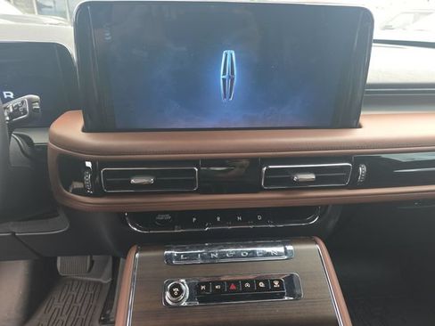 Used 2025 Lincoln Aviator Reserve w/ Equipment Group 201A AWD/4WD image 17