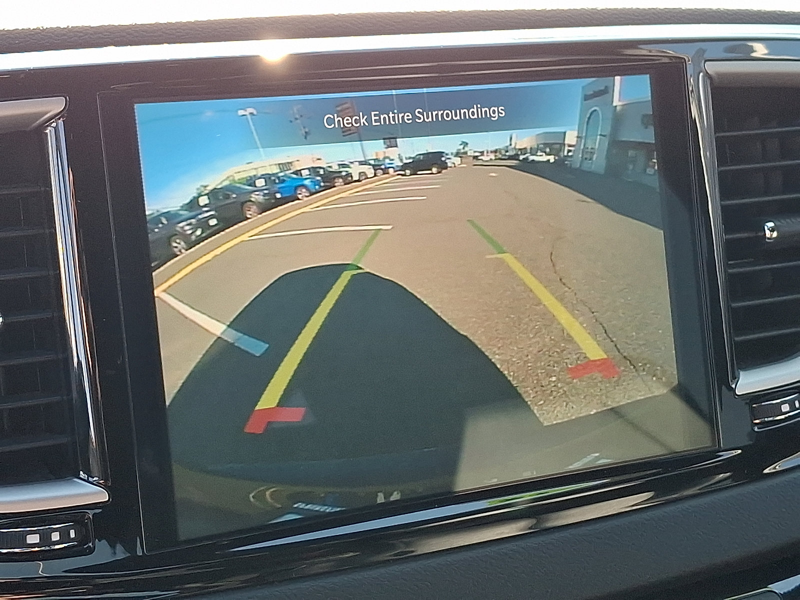Used 2025 Chrysler Pacifica Select FWD image 18