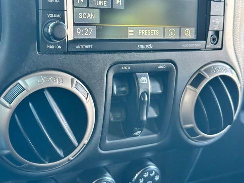 Used 2016 Jeep Wrangler Unlimited Sahara image 15