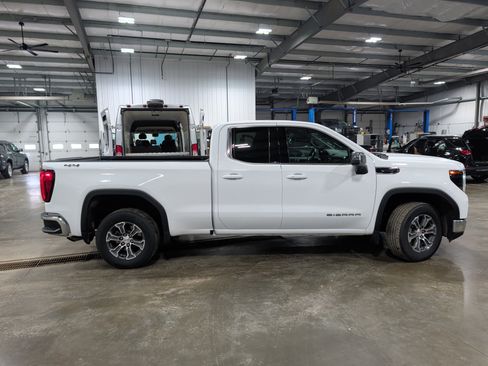 Used 2024 GMC Sierra 1500 SLE AWD/4WD image 2