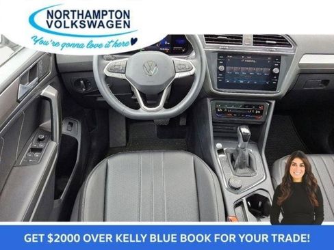 Used 2022 Volkswagen Tiguan SE w/ Panoramic Sunroof Package image 12