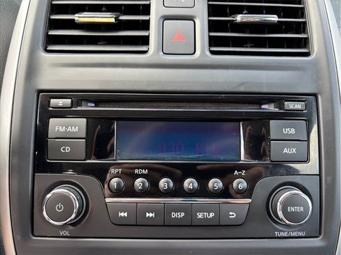 Used 2016 Nissan Versa SV FWD image 19