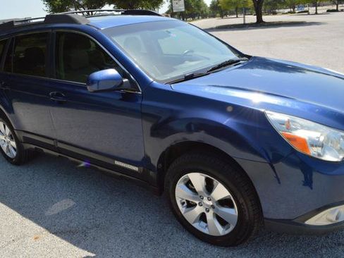Used 2010 Subaru Outback 3.6R Limited AWD/4WD image 3