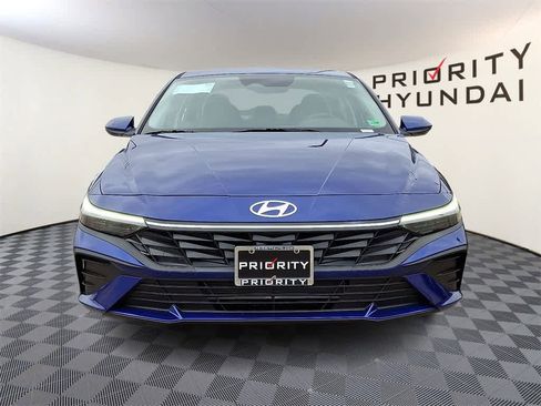 New 2026 Hyundai Elantra SE image 2