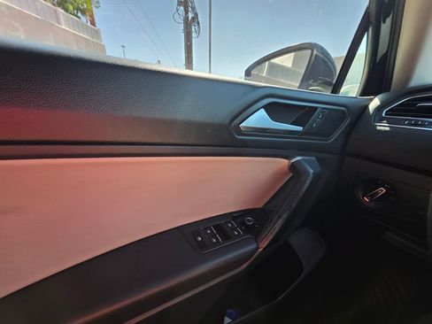 Used 2019 Volkswagen Tiguan SE FWD image 16