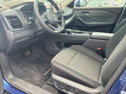 Used 2023 Nissan Rogue SV FWD image 4