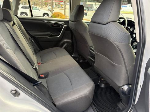 Used 2021 Toyota RAV4 LE image 16