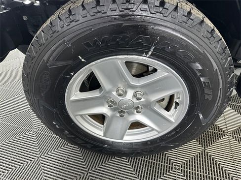 Certified 2023 Jeep Gladiator Sport image 2