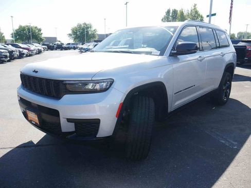 Certified 2025 Jeep Grand Cherokee L Altitude AWD/4WD image 4