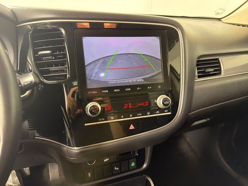 Used 2020 Mitsubishi Outlander SEL AWD/4WD image 16