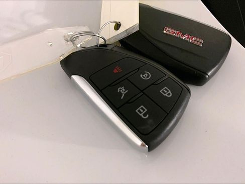 Used 2025 GMC Acadia Elevation FWD image 12