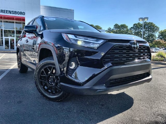 Used 2025 Toyota RAV4 XLE FWD image 2