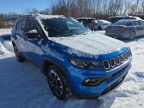 Used 2023 Jeep Compass Limited image 2