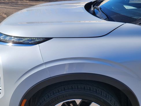 Used 2024 Mitsubishi Outlander SE image 6