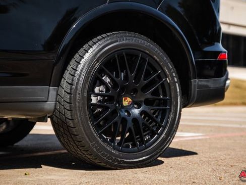 Used 2018 Porsche Cayenne Platinum Edition image 49