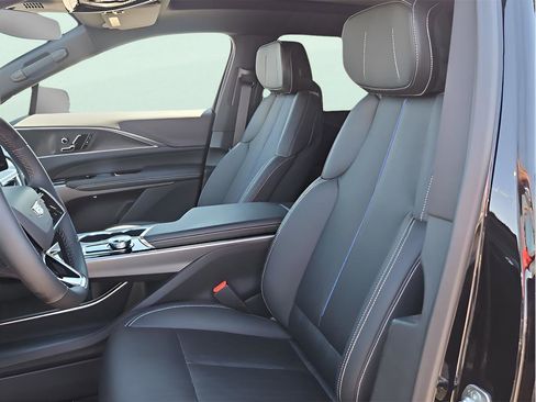 New 2024 Cadillac Lyriq Luxury image 23