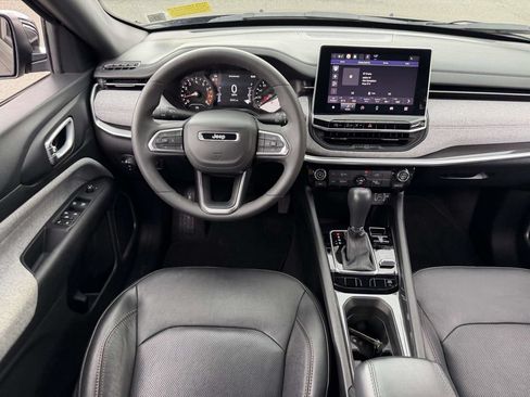 Used 2023 Jeep Compass Latitude AWD/4WD image 19