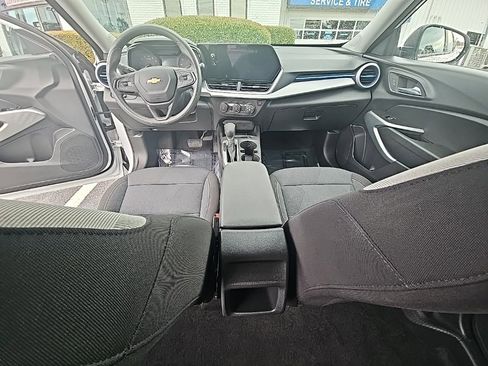 Used 2024 Chevrolet Trax LS image 9