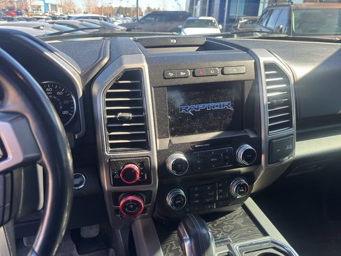 Used 2019 Ford F150 Platinum w/ Equipment Group 701A Luxury image 8