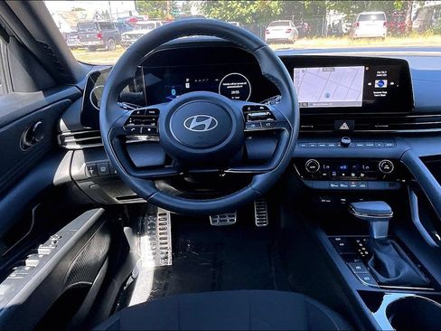 Used 2025 Hyundai Elantra SEL FWD image 7