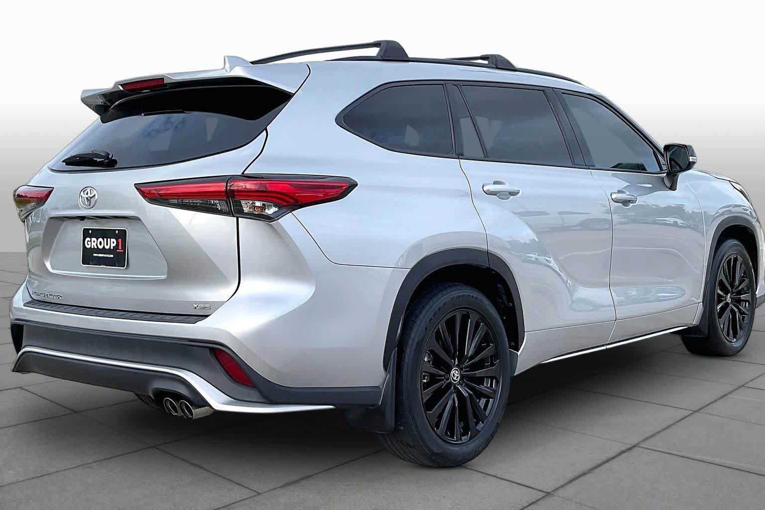 Used 2023 Toyota Highlander XSE FWD image 13
