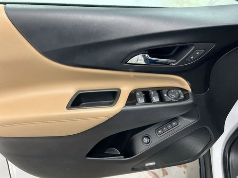 Used 2022 Chevrolet Equinox Premier image 17