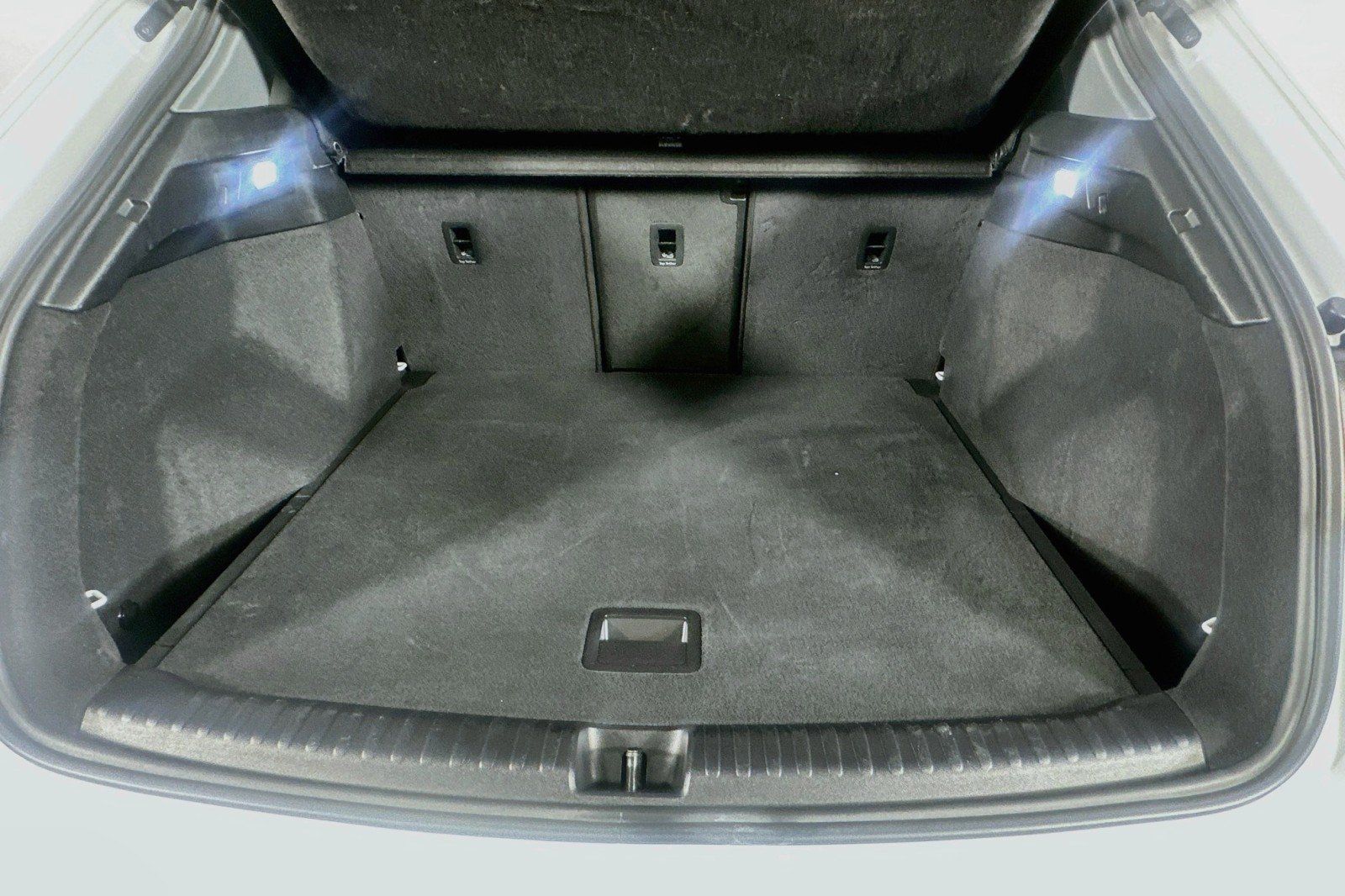 Used 2023 Audi Q4 e-tron Prestige AWD/4WD image 21