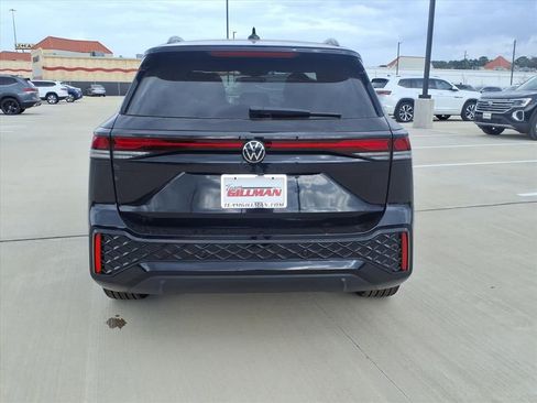 New 2026 Volkswagen Tiguan SE R-Line FWD image 7