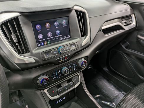 Used 2023 GMC Terrain SLE w/ Driver Convenience Package image 10