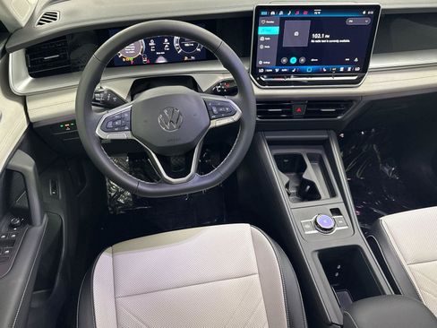 New 2026 Volkswagen Tiguan SE FWD image 13
