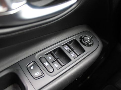 Used 2019 Jeep Renegade Limited w/ UConnect 8.4 Nav Group image 8