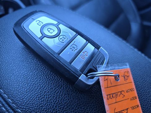 Used 2020 Ford Escape Titanium image 29